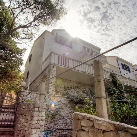 White House In The Forest Pucisca Exterior photo